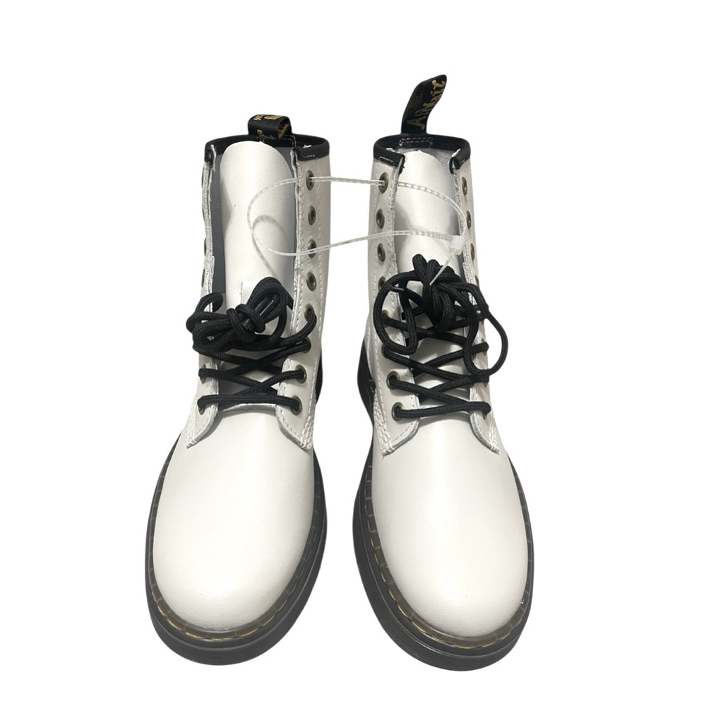 💚💚🌼NWOT DR.MARTENS WOMENS ZAVALA FLAT COMBAT CASUAL FALL WINTER BOOT - Picture 1 of 11